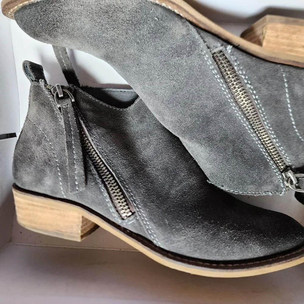 Used Gray Dolce Vita Sibil Size 7.5 Suede Ankle Boots‎